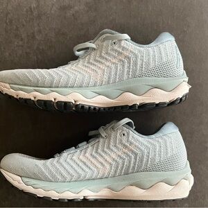 Mizuno wave knitt high permanent size 7.5 women’s sneakers
